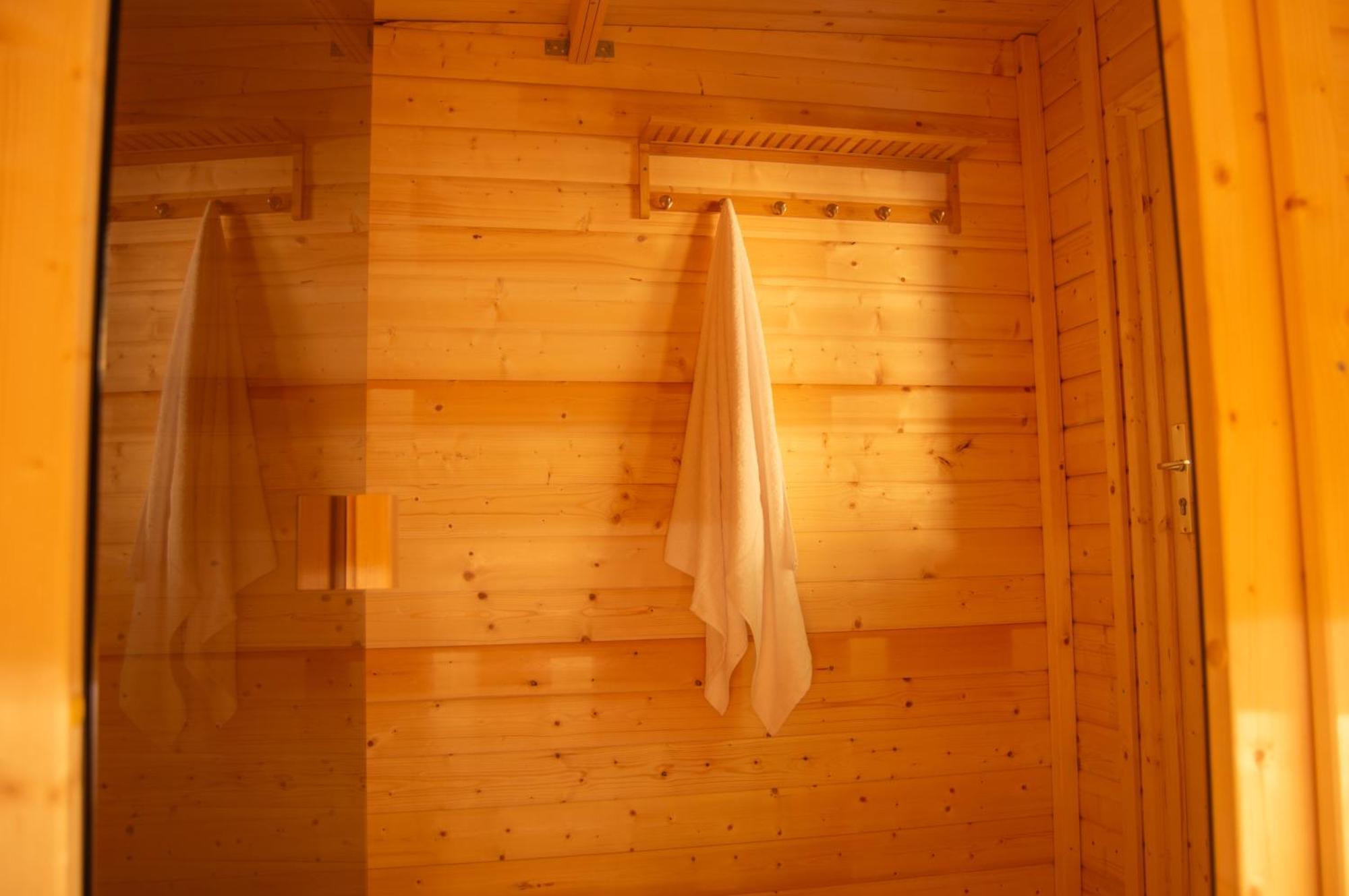 Wellness Mitten In Der Wasserfallstadt Triberg Triberg im Schwarzwald Exterior foto